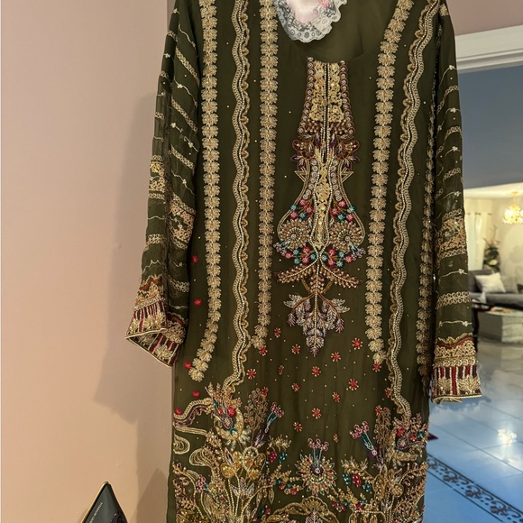 Pakistani mehendi suit large size bust 42 shirt length 40 preowned one time wear - Picture 1 of 10